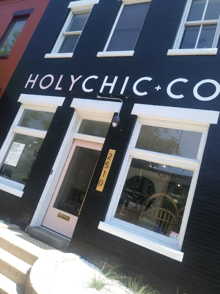 Holy Chic + Co | A Non-Toxic Nail Experience