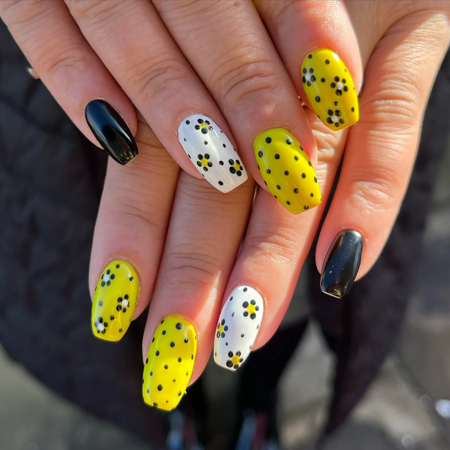 Polka Dots Coffin Nails