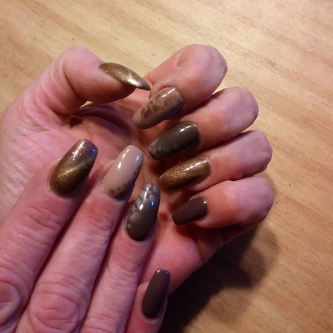 Mixed Brown Short Nails