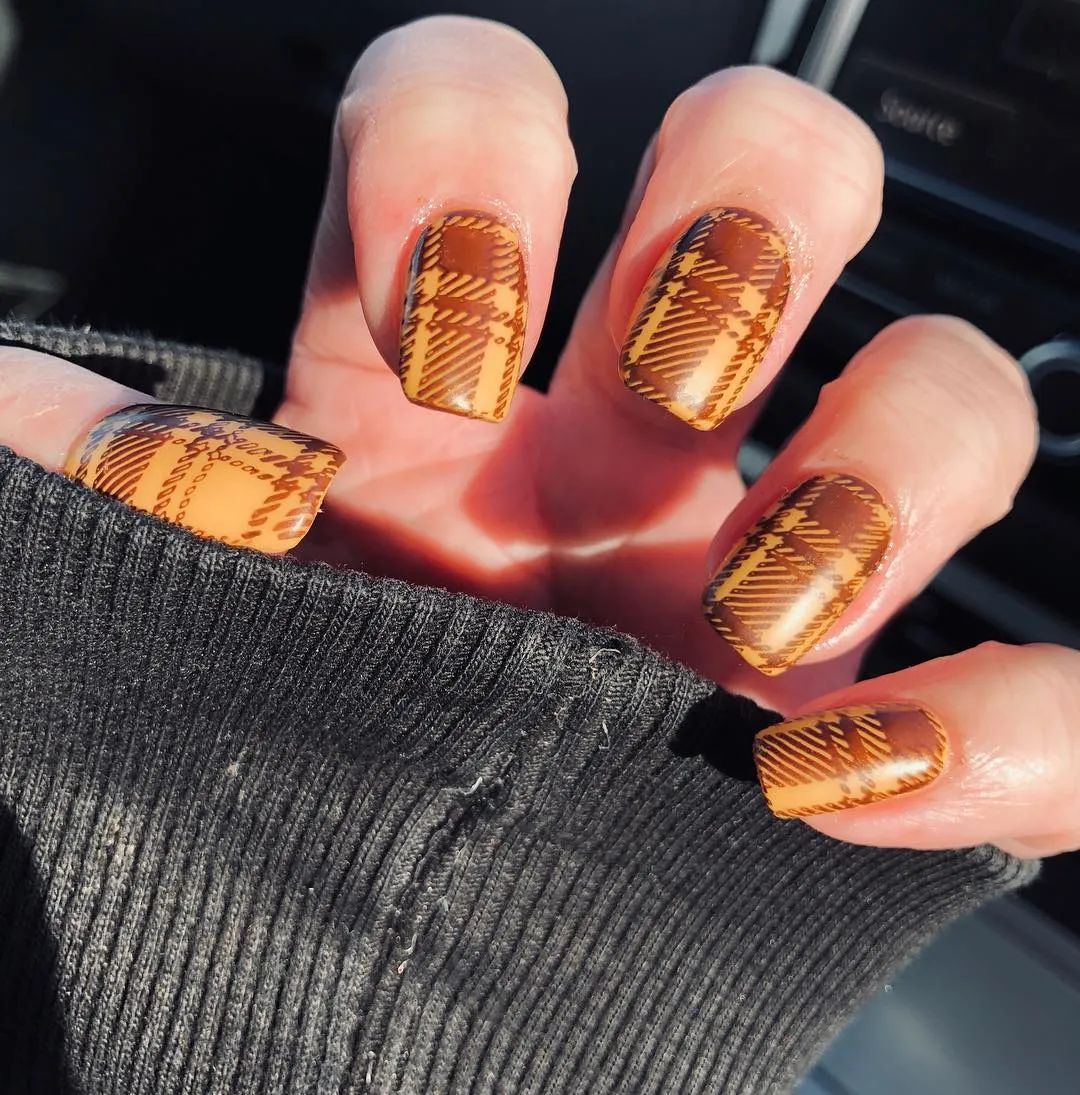 Caramel Plaid Short Square Nails