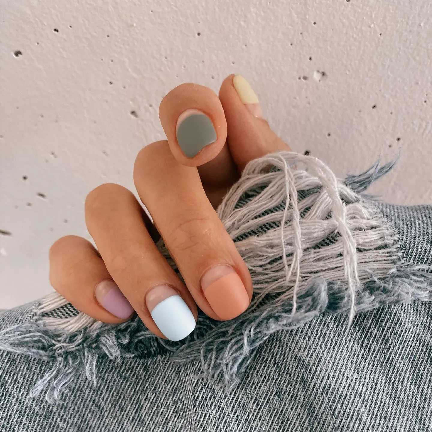 Gray and White Mixed Short Nails