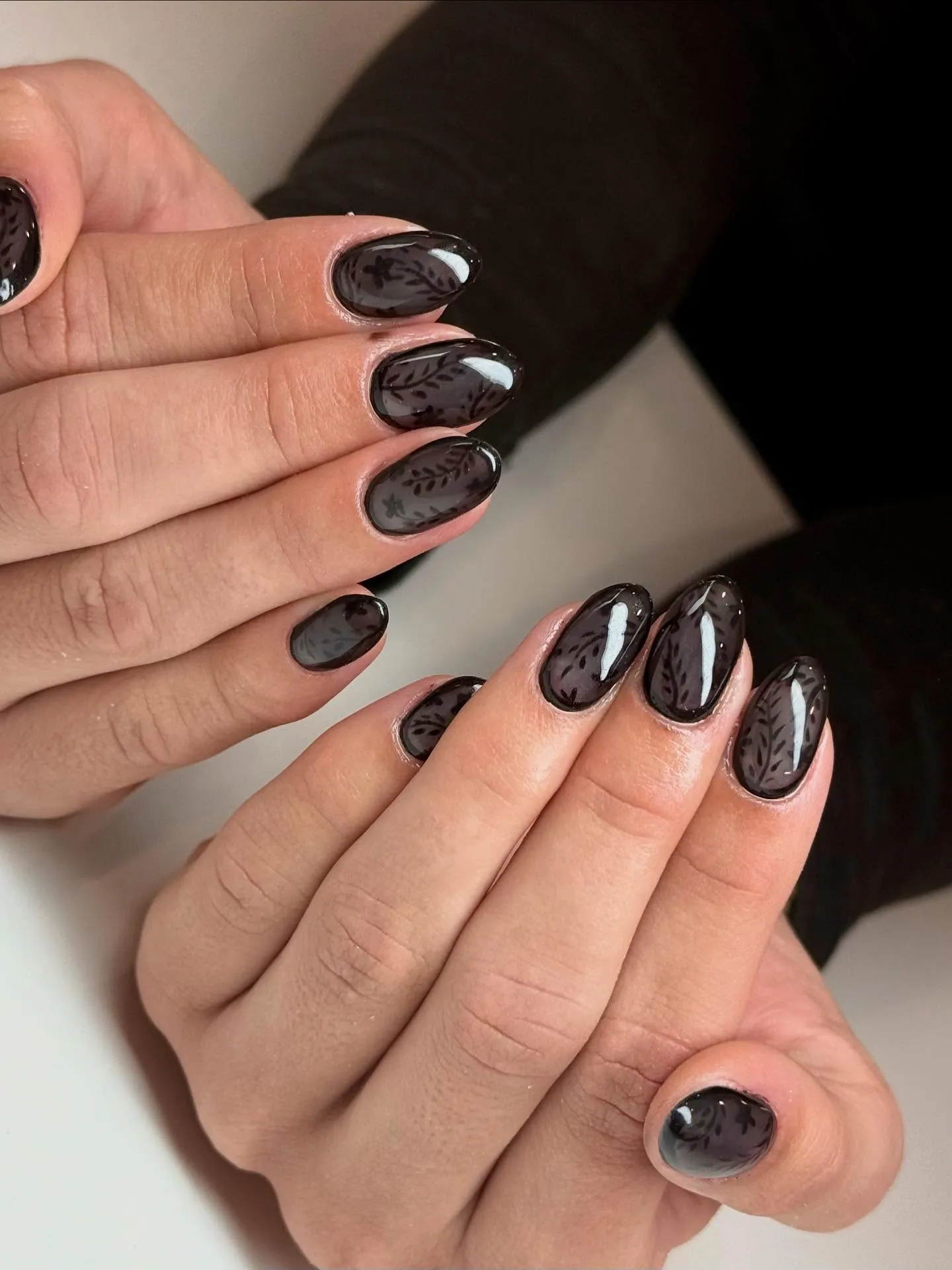 Short Black Halloween Nail Inspo