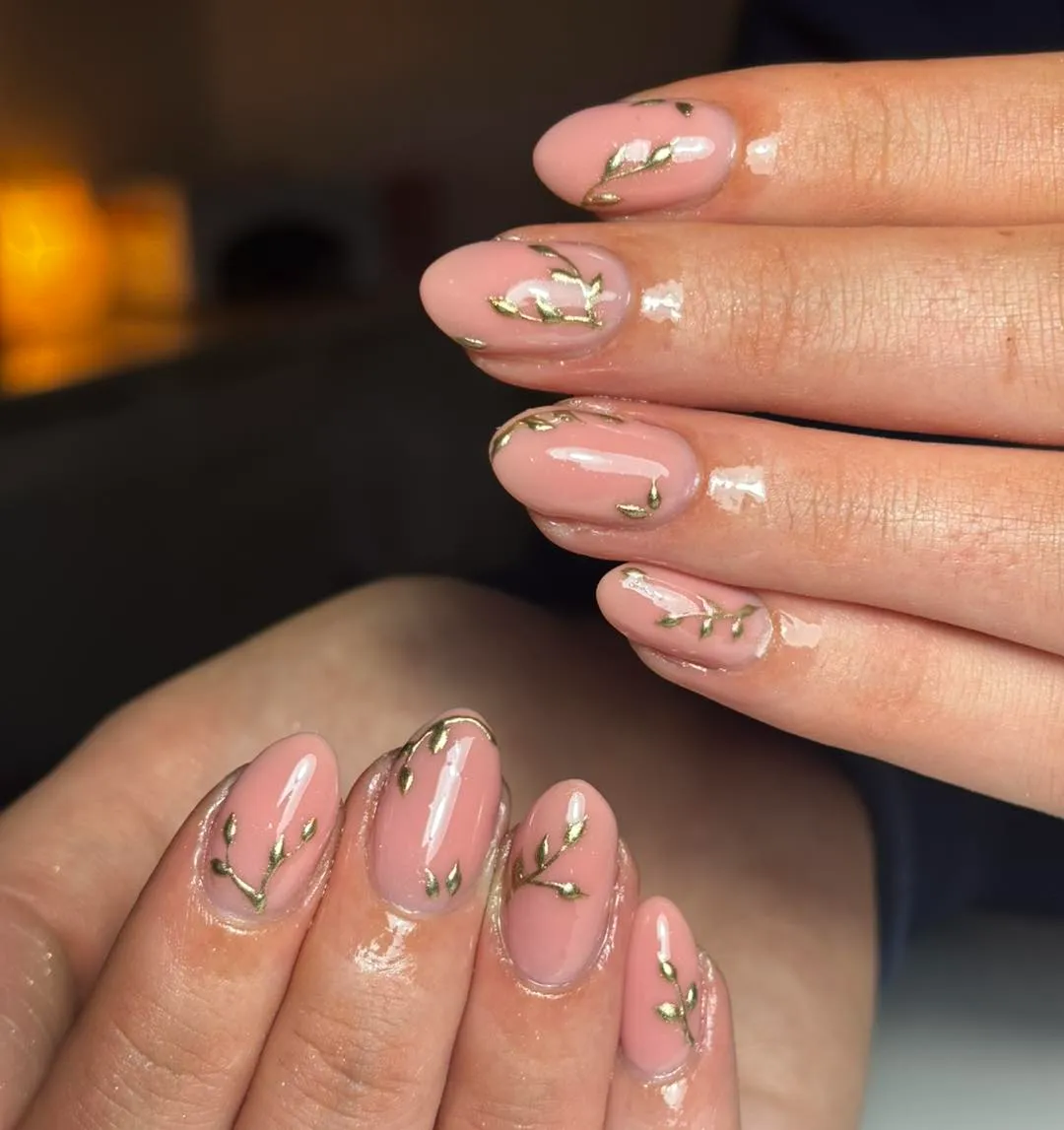Golden Leaf Accent Nails
