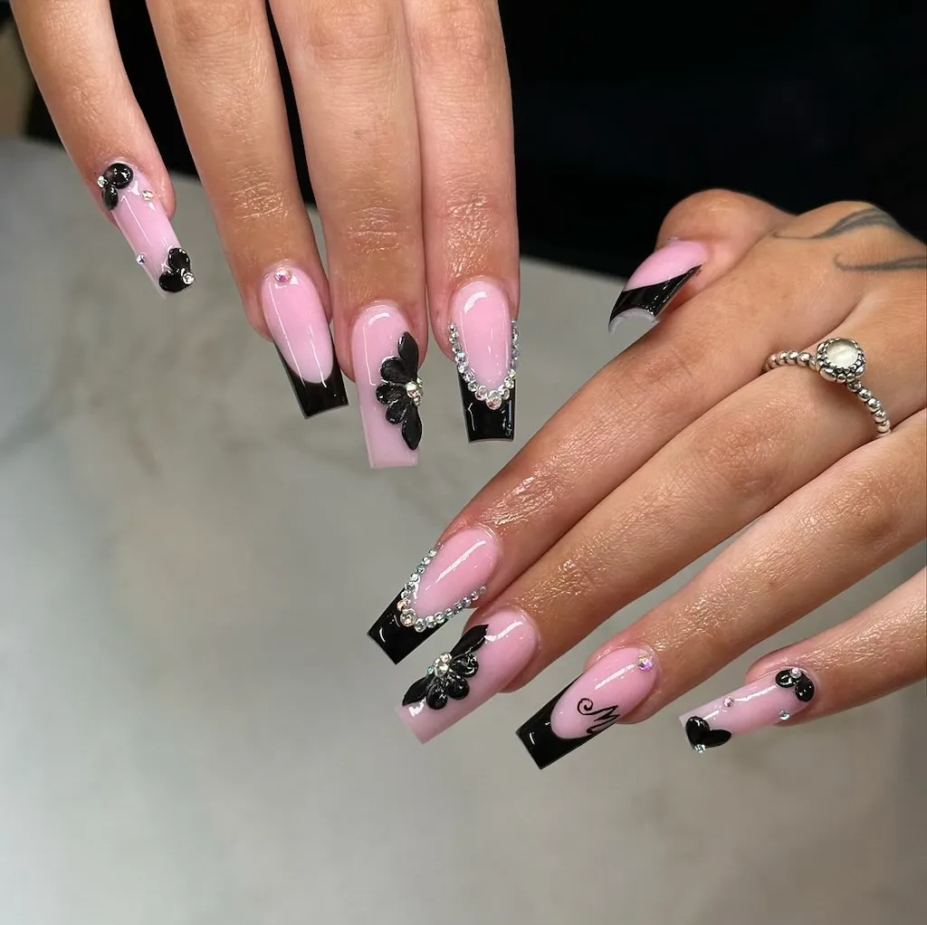 Black Nails with Pearls