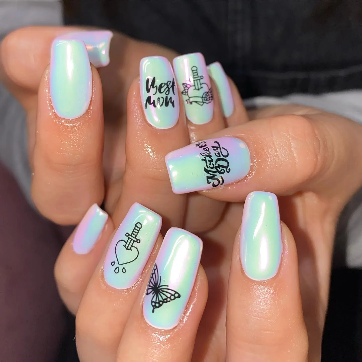 “Best Mom Ever” Text Nail Designs