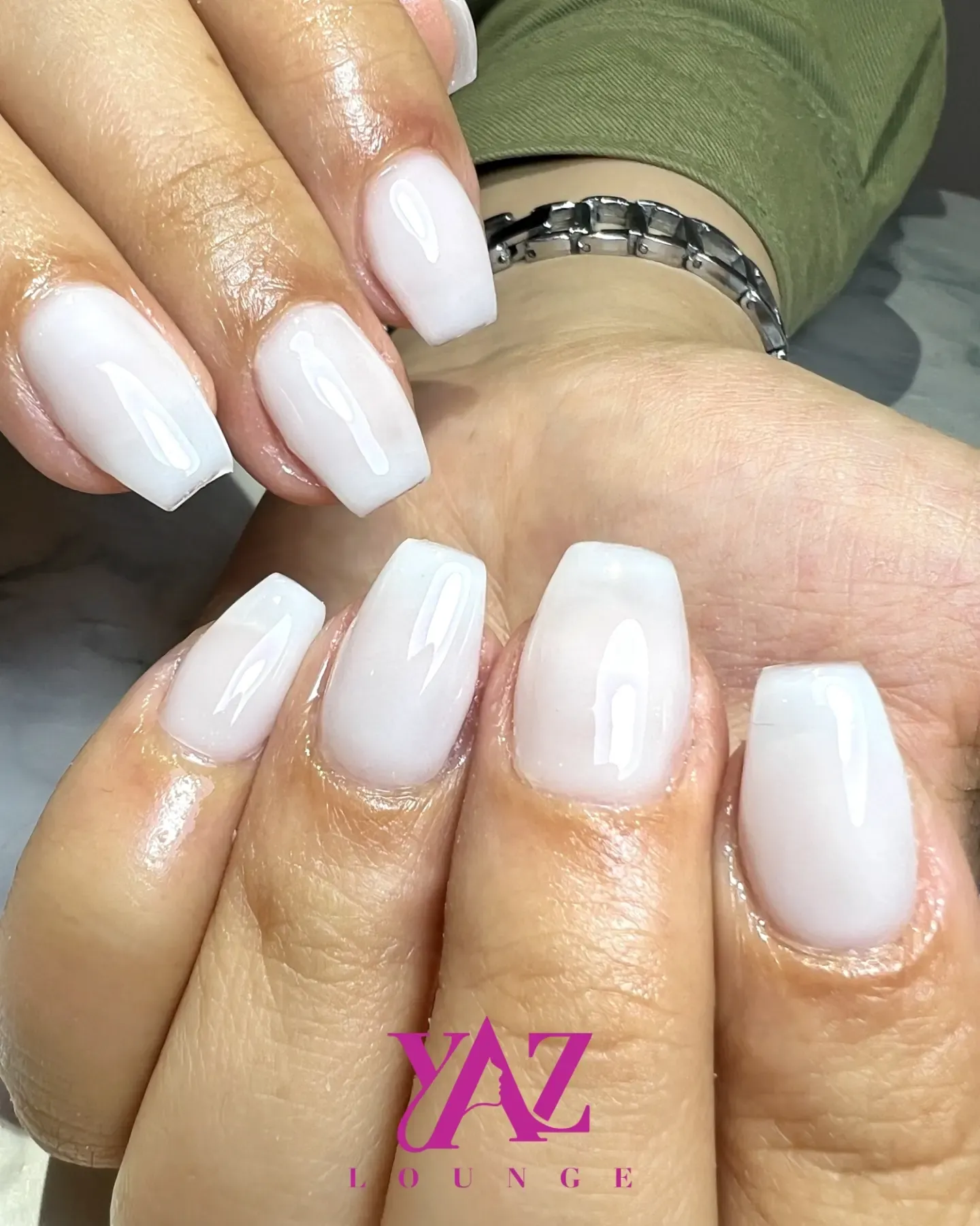 Soft Neutrals With a Dazzling Twist Nails