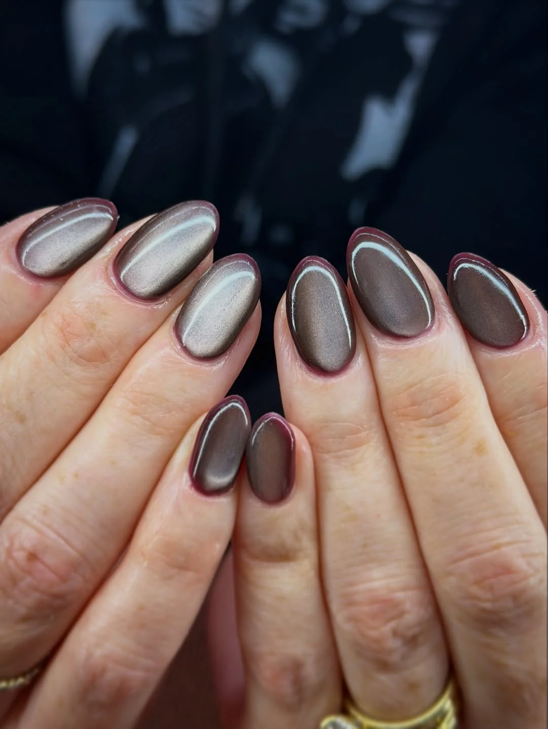 Gray Outline Cat-Eye nail design idea