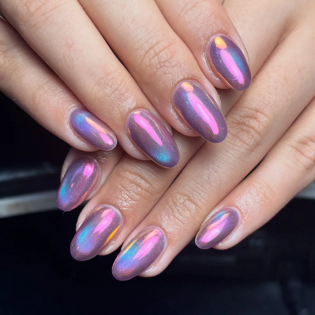 Holographic chrome cat-eye almond nails in purple and blue