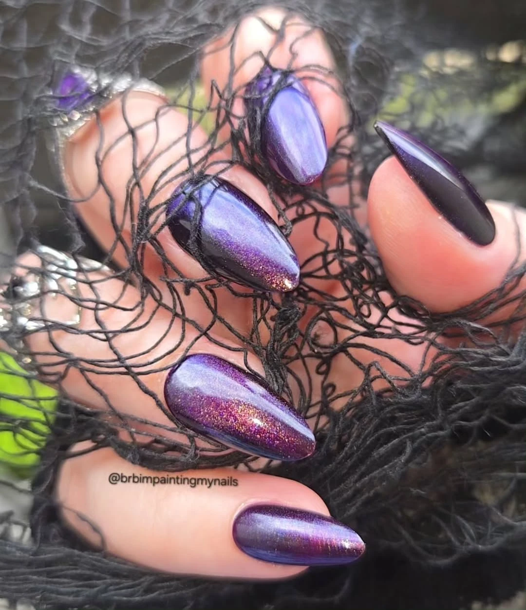 Lilac Cat-Eye nail design idea