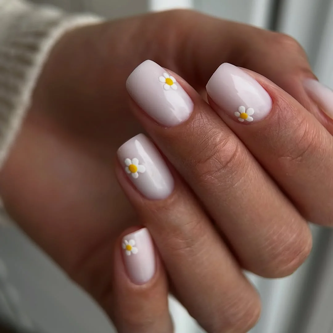 White Gold Foil Nail Design White Gold Foil nail design: white nude short with gold foil