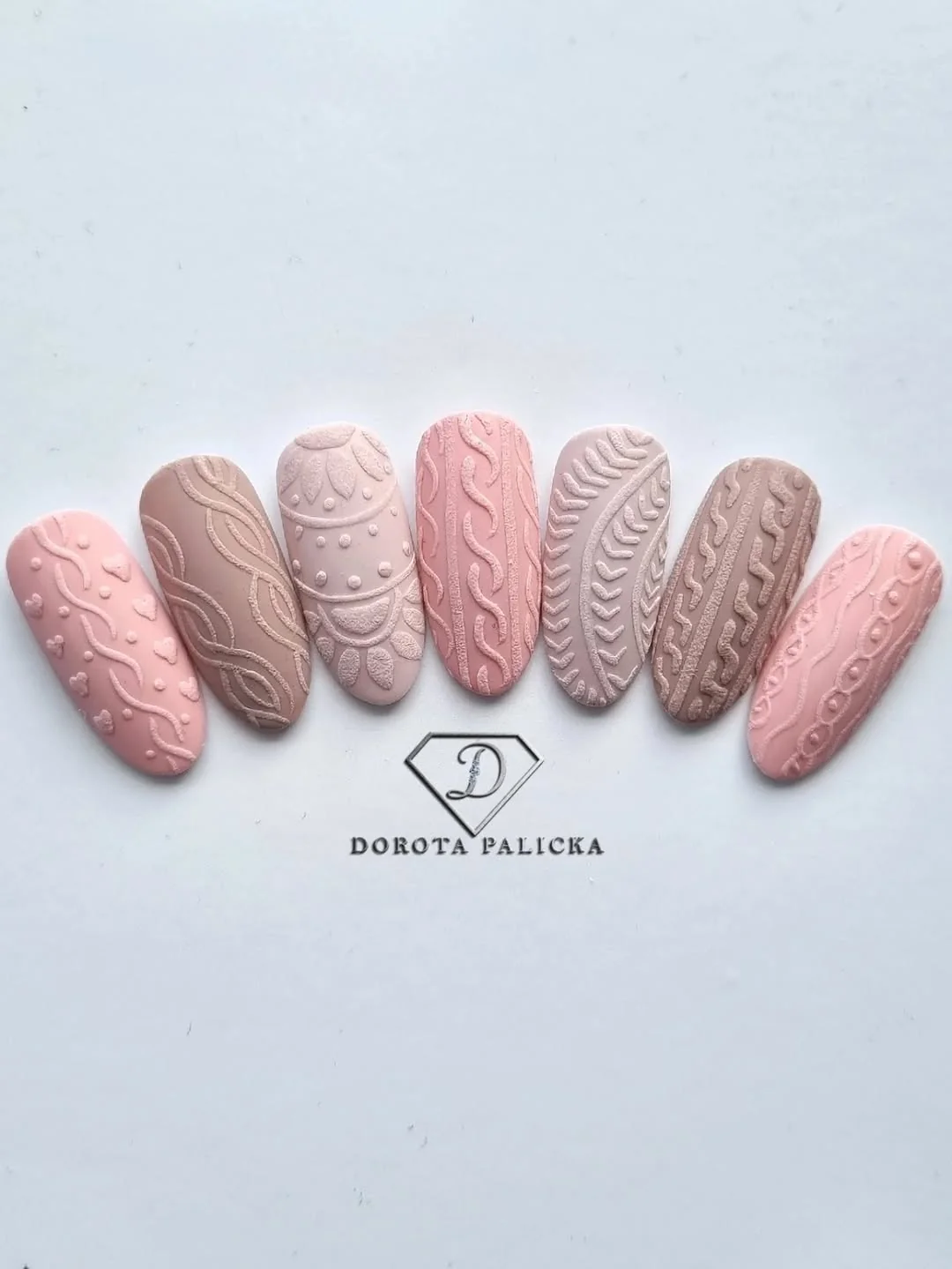 Pink and nude press-on nails with 3D cable-knit sweater ridges
