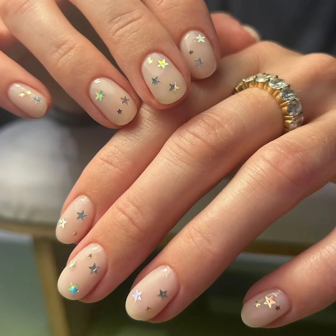 Nude Dot Accent Nail Design Nude Dot Accent nail design: nude short dots gold ring