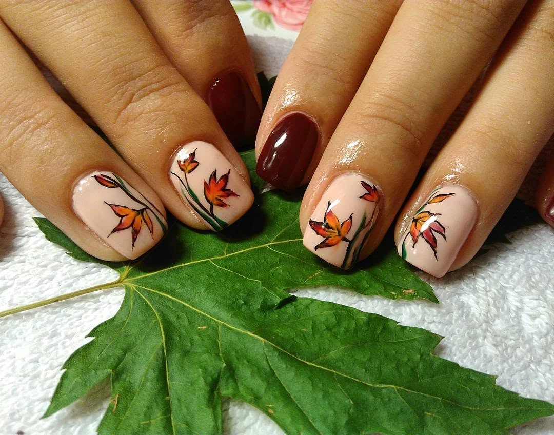 Autumn Leaf Short Nail Design Autumn Leaf Short nail design idea