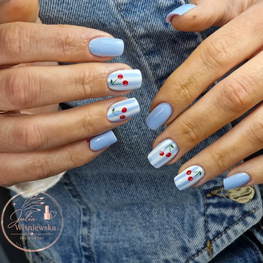 Blue Dot Gel Nail Design Blue Dot Gel nail design: light blue short white flower dots