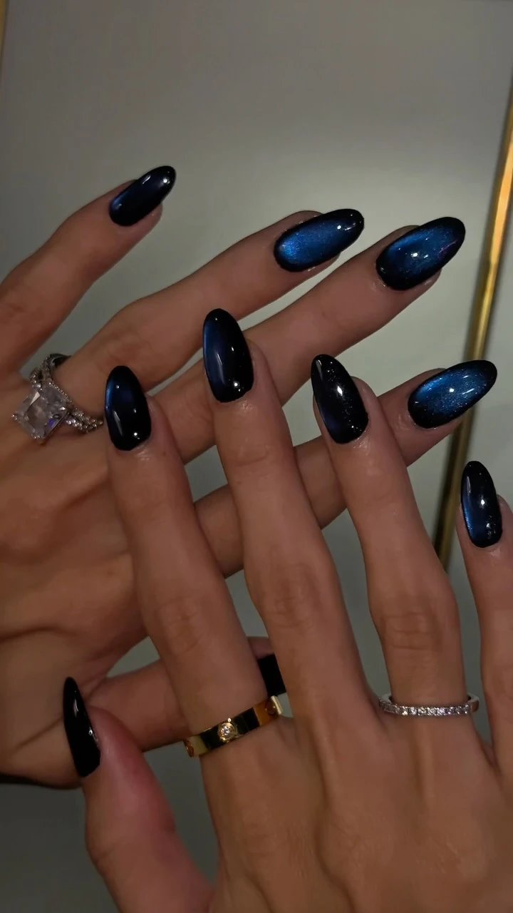 Navy Cat-Eye nail design idea