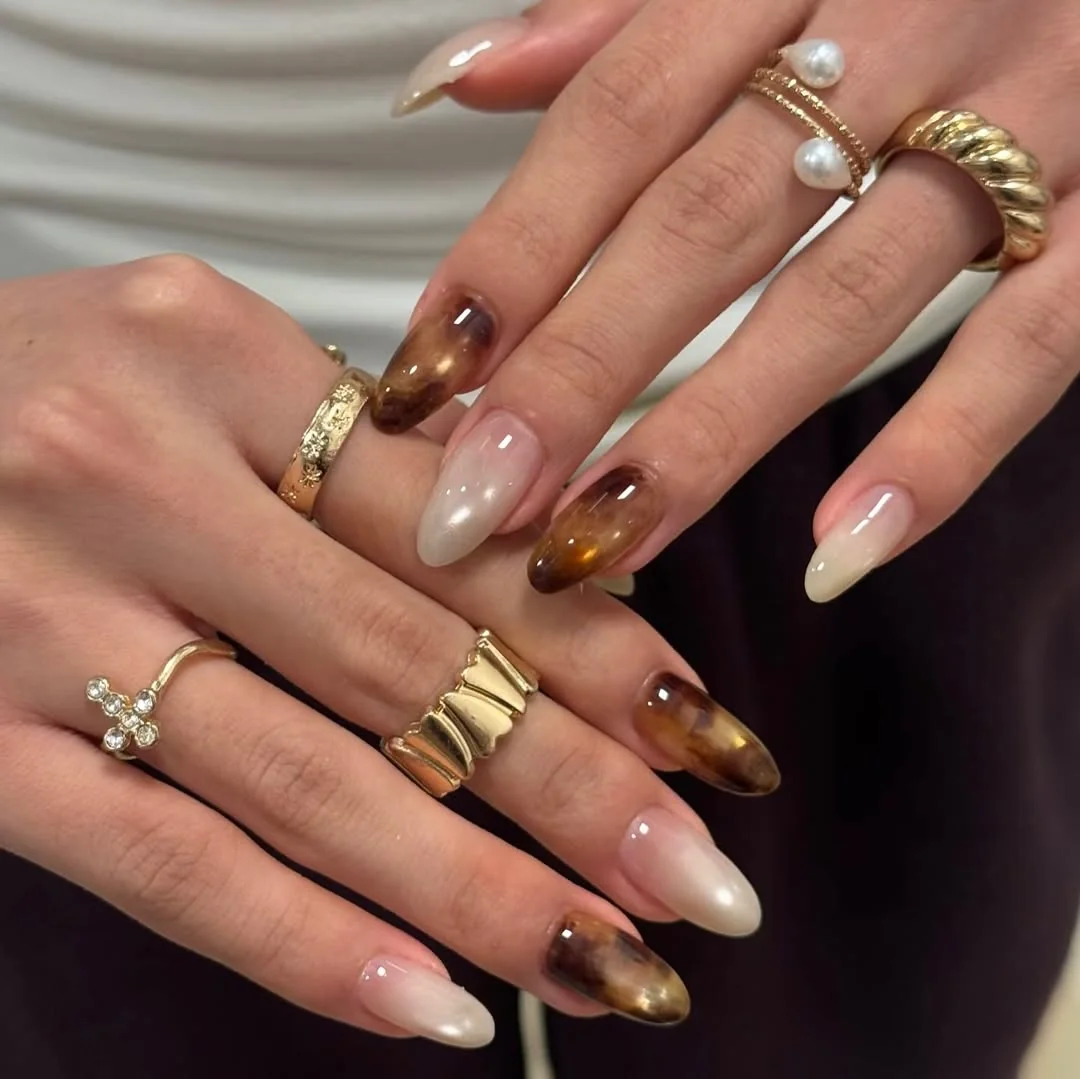 Brown Gold Foil Nail Design Brown Gold Foil nail design: brown gold tortoiseshell mix