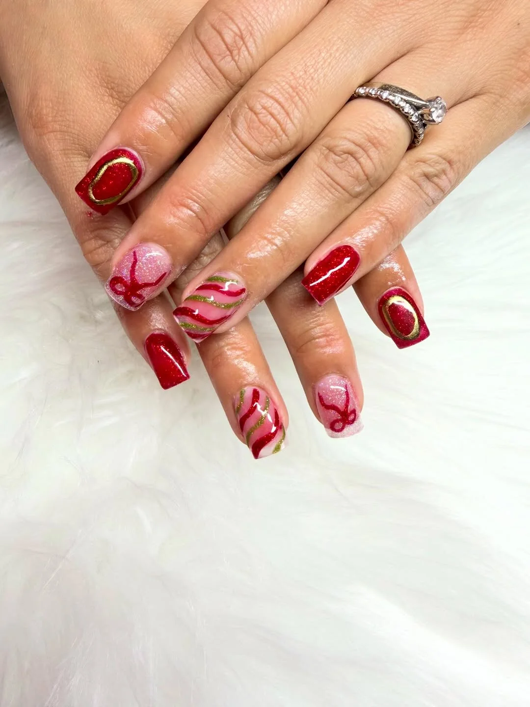 Candy Cane Swirl Nail Design Candy Cane Swirl nail design idea