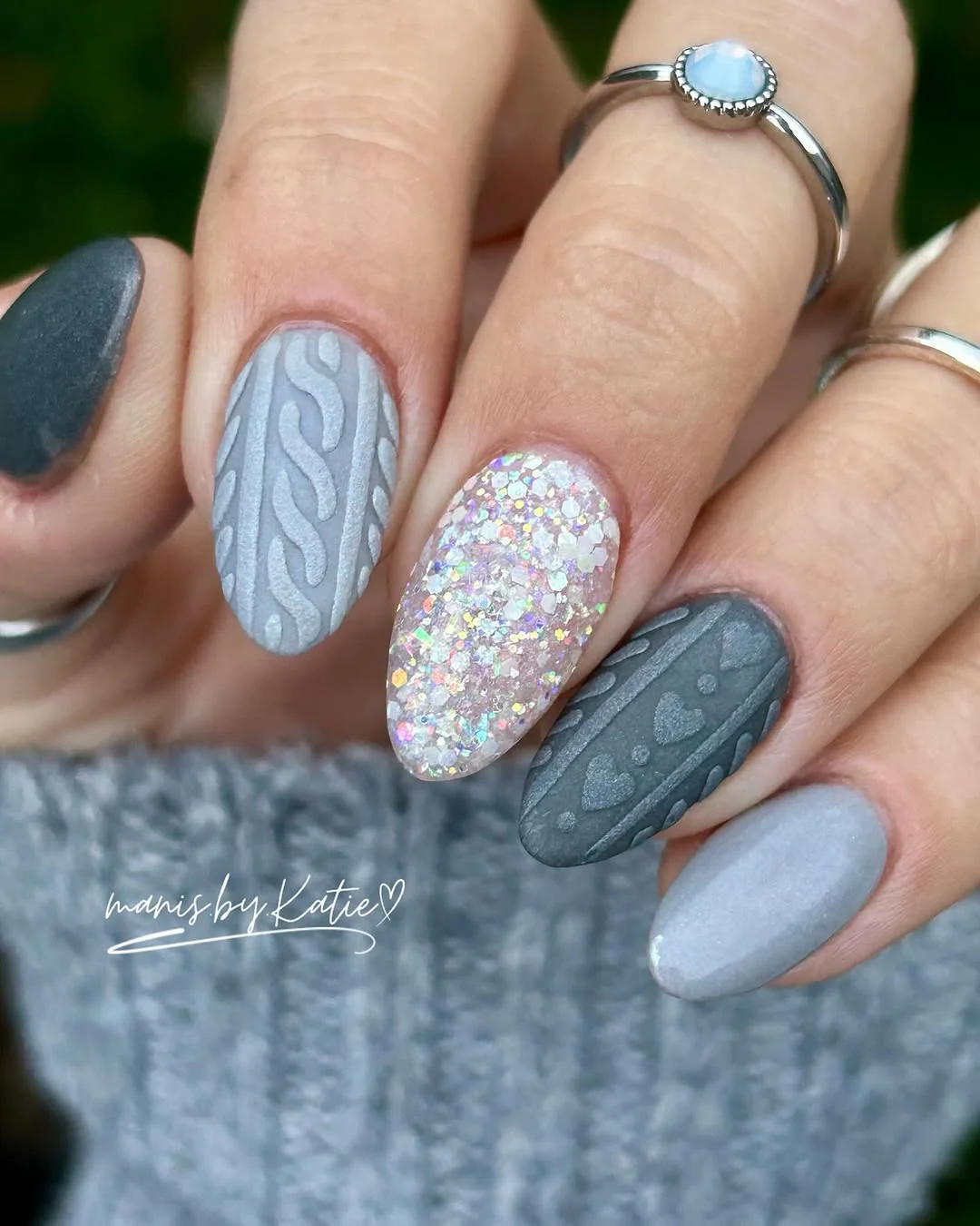 Gray and blue almond nails with cable-knit texture and glitter accent nail