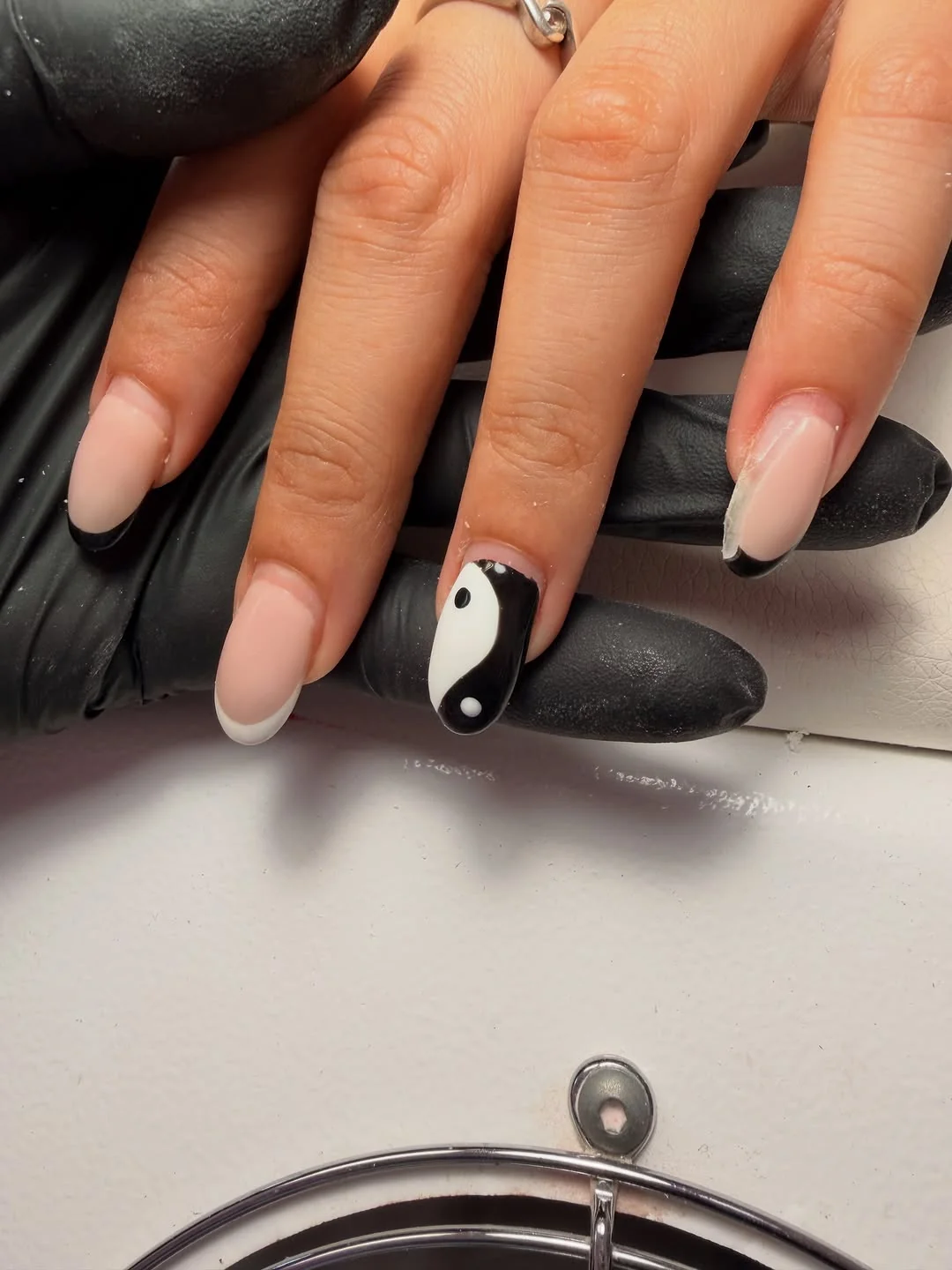 Yin Yang Gel Nail Design Yin Yang Gel nail design idea