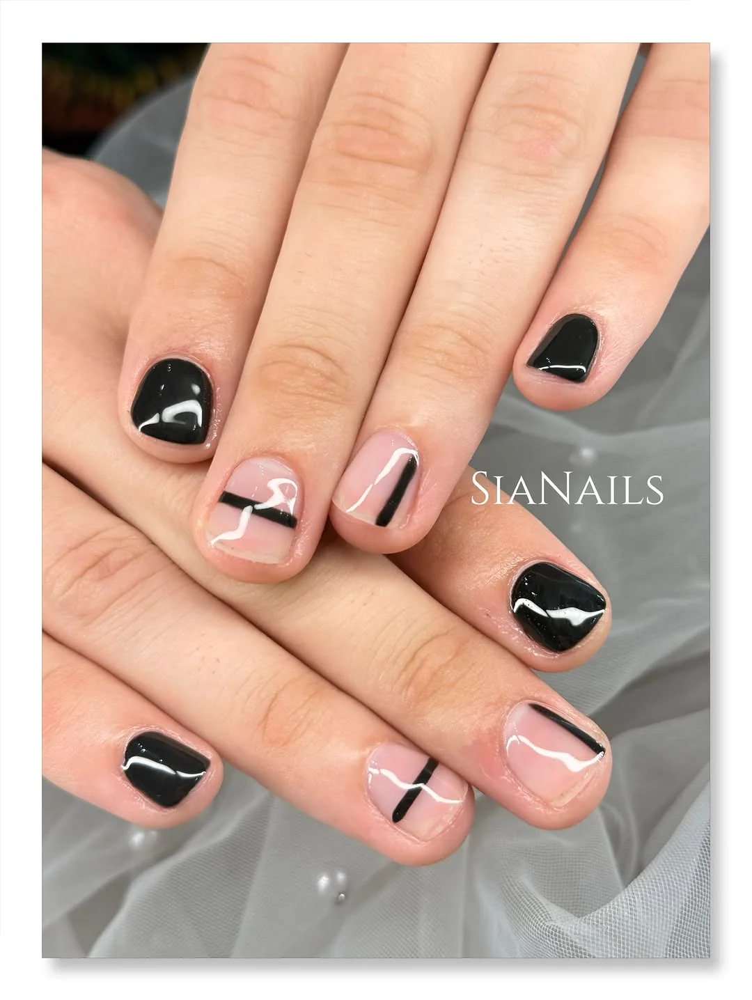 Black Line Art Nail Design Black Line Art nail design: black short minimal line nude