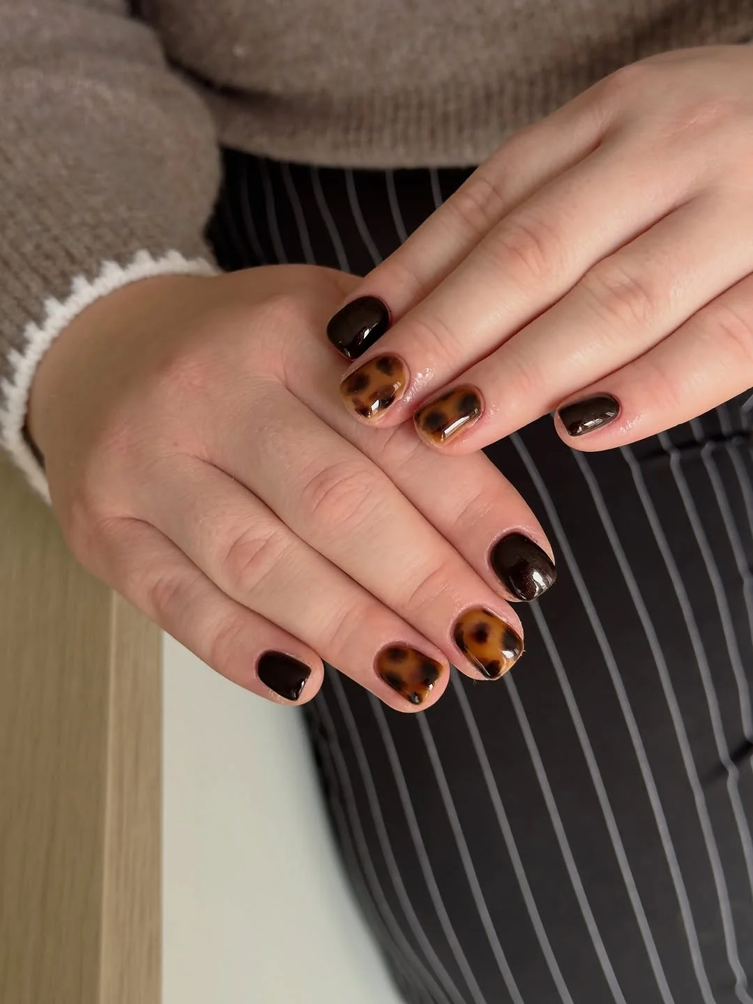 Short dark brown nails with tortoiseshell tips
