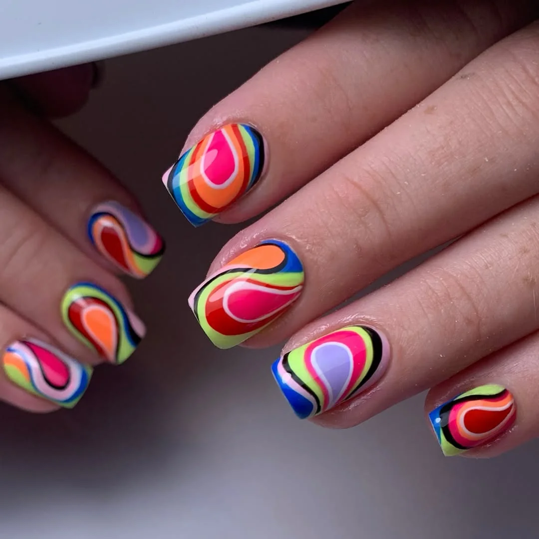 Short nails with colorful retro swirl festival art