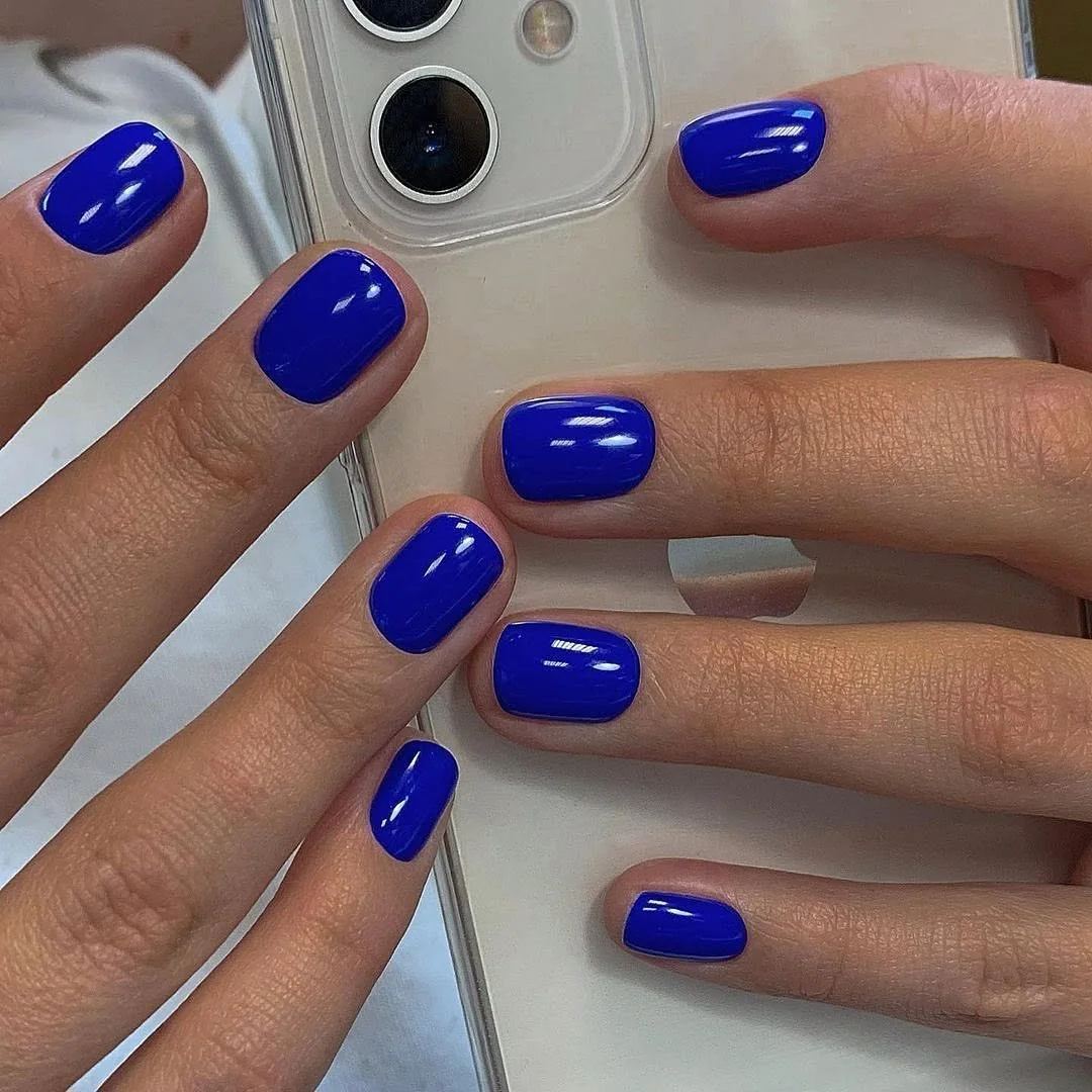 Short cobalt blue nails with a glossy finish
