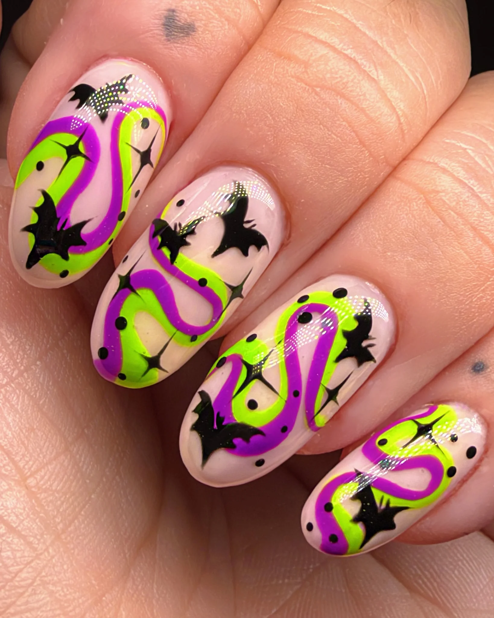 Neon Swirl Bat Short Nails