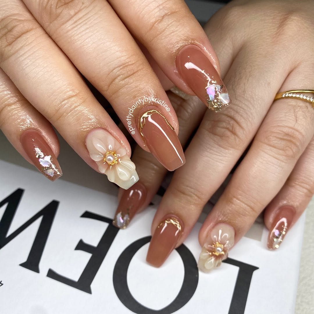 Caramel brown nails with gold details and small flowers