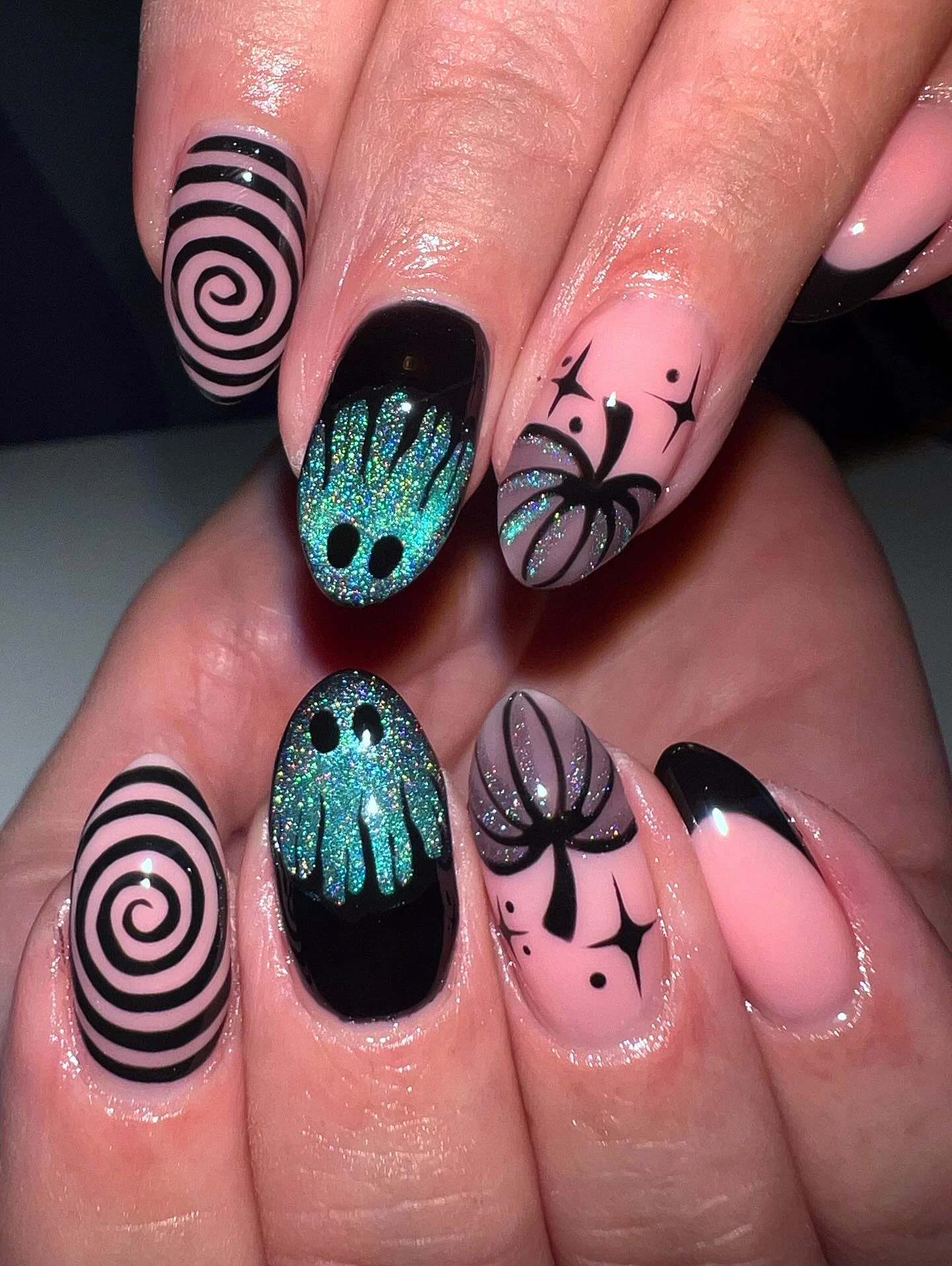Short orange and black Halloween nails